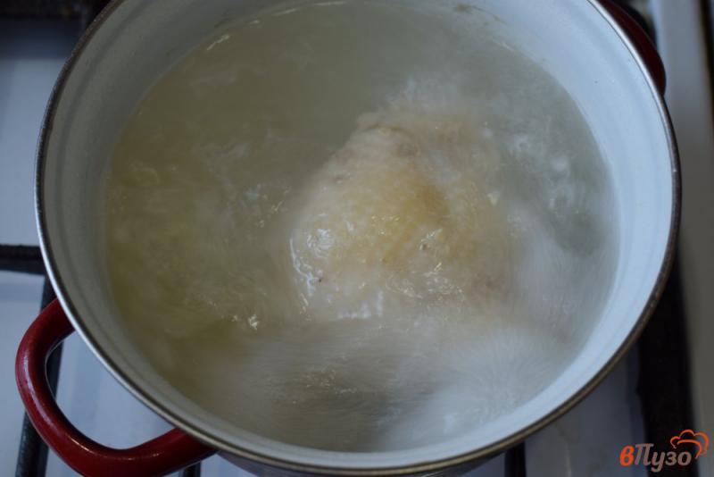 Фото приготовление рецепта: Куриный суп с картофелем и рисом шаг №1