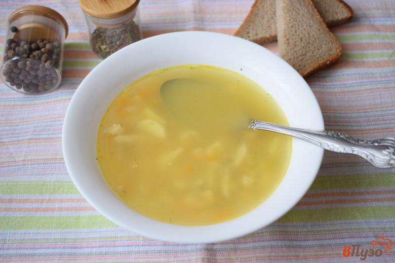 Фото приготовление рецепта: Куриный суп с картофелем и рисом шаг №6