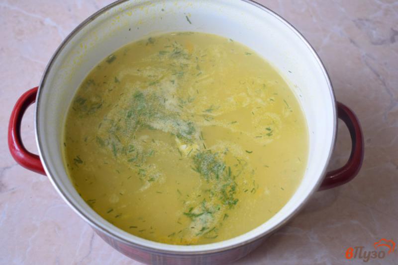 Фото приготовление рецепта: Куриный суп с картофелем и рисом шаг №5