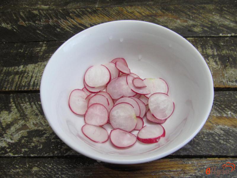 Фото приготовление рецепта: Салат из кус-куса с редиской шаг №2