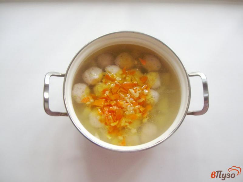 Фото приготовление рецепта: Суп с фрикадельками и овсяными хлопьями Геркулес шаг №4
