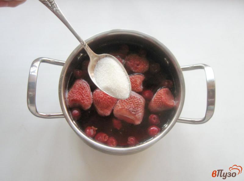 Фото приготовление рецепта: Кисель из мороженых ягод шаг №4