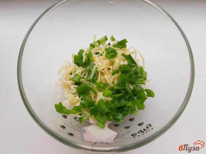 Фото приготовление рецепта: Тарталетки с креветками, огурцом и сыром шаг №5