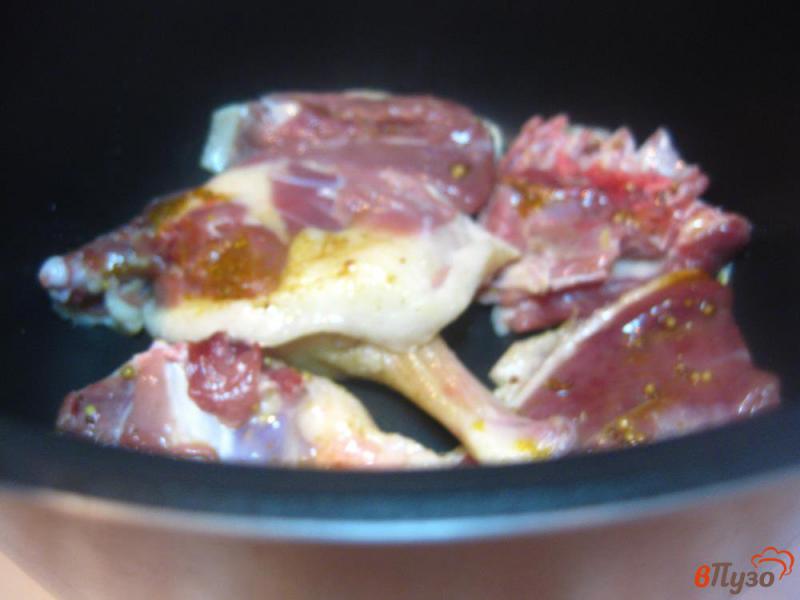 Фото приготовление рецепта: Утиное мясо с яблоками в мультиварке шаг №3