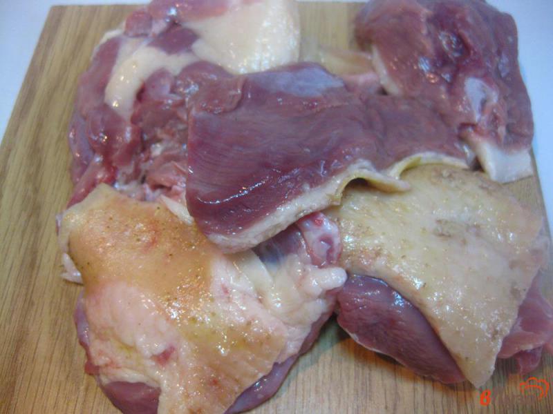 Фото приготовление рецепта: Утиное мясо с яблоками в мультиварке шаг №1