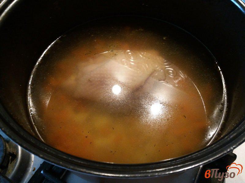 Фото приготовление рецепта: Суп из бедра петуха в мультиварке шаг №6