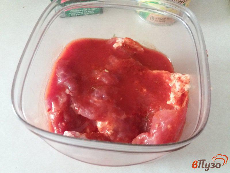 Фото приготовление рецепта: Отбивные из свинины в томатном маринаде шаг №5