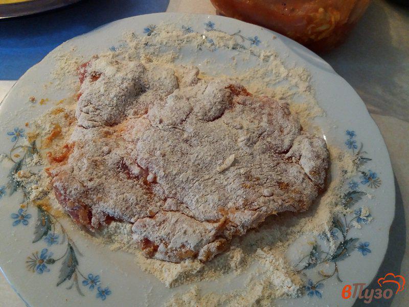 Фото приготовление рецепта: Отбивные из свинины в томатном маринаде шаг №6