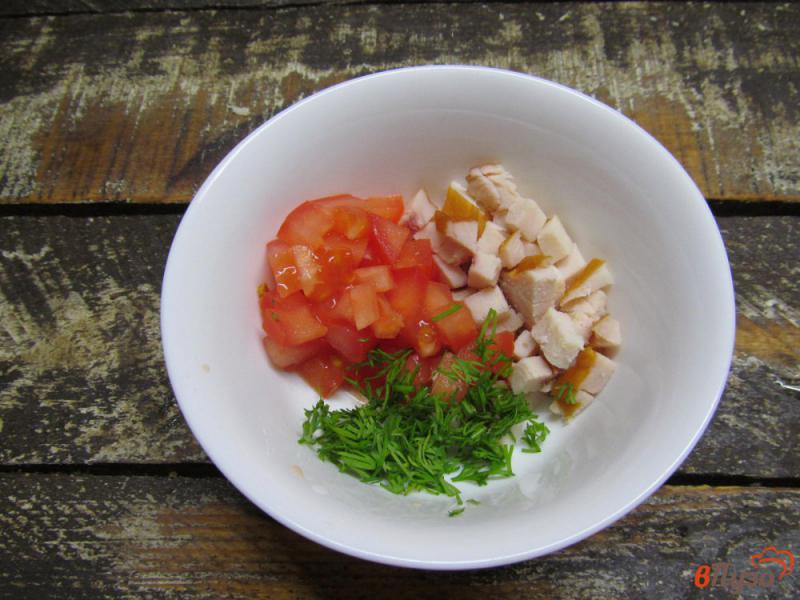 Фото приготовление рецепта: Теплый салат в булочке шаг №1