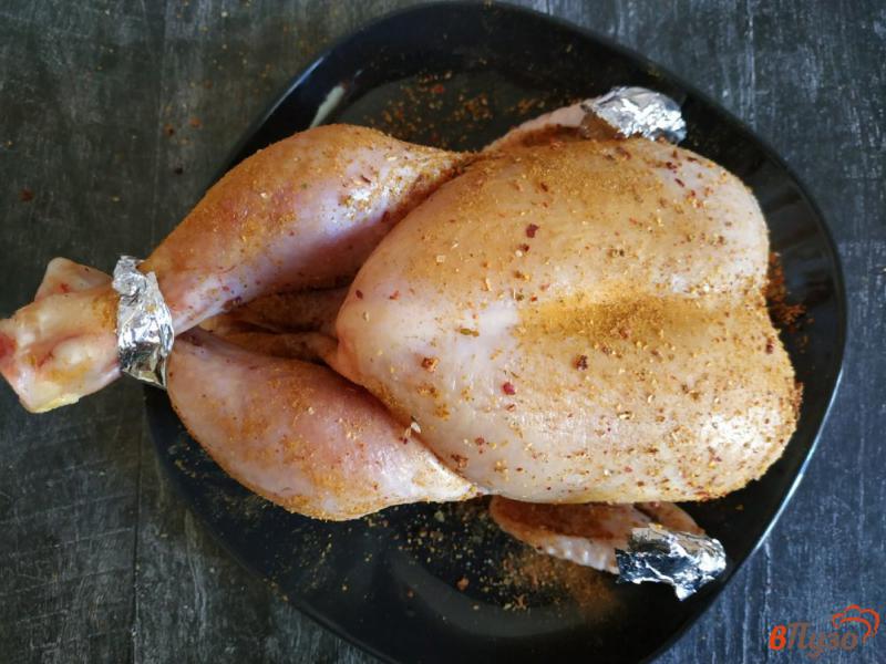 Фото приготовление рецепта: Курица на соли шаг №3