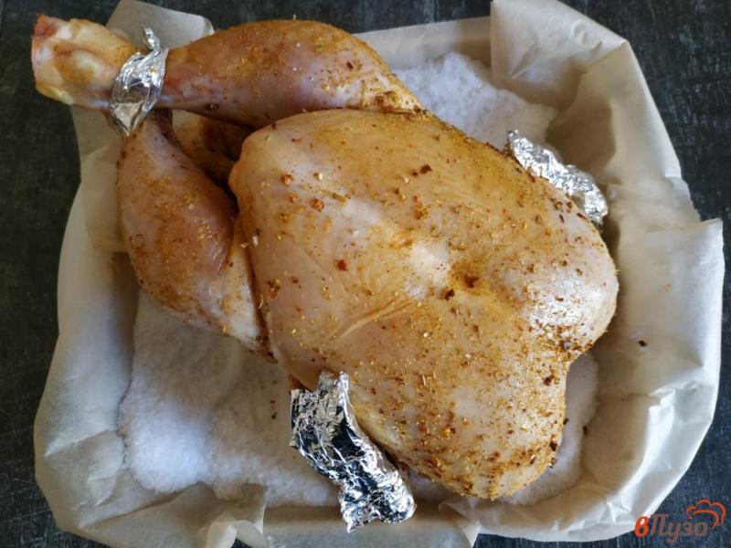Фото приготовление рецепта: Курица на соли шаг №5
