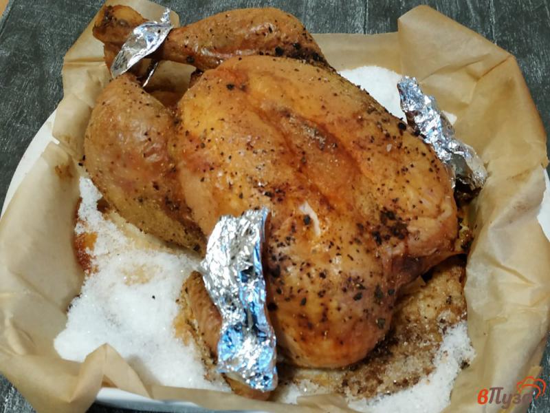 Фото приготовление рецепта: Курица на соли шаг №7