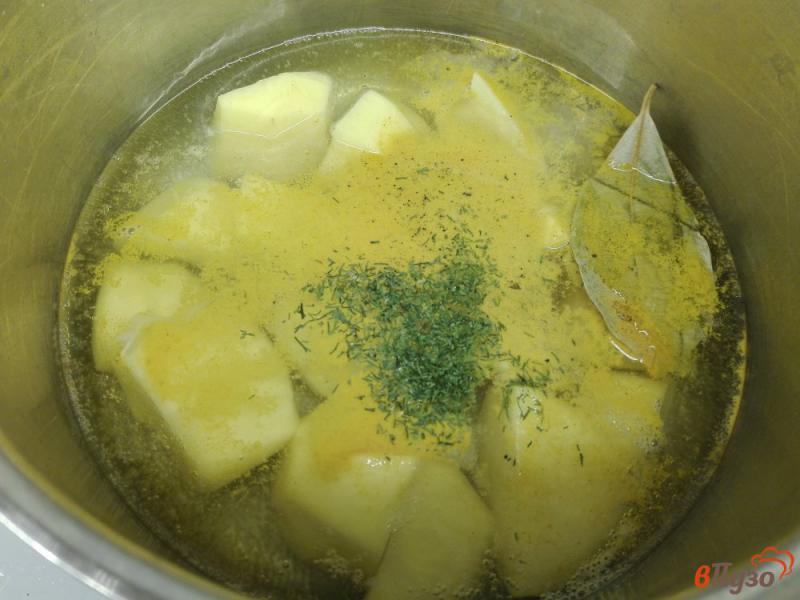 Фото приготовление рецепта: Крем-суп из брокколи с сухариками шаг №1