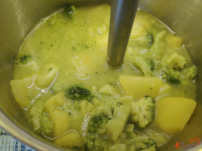 Фото приготовление рецепта: Крем-суп из брокколи с сухариками шаг №5