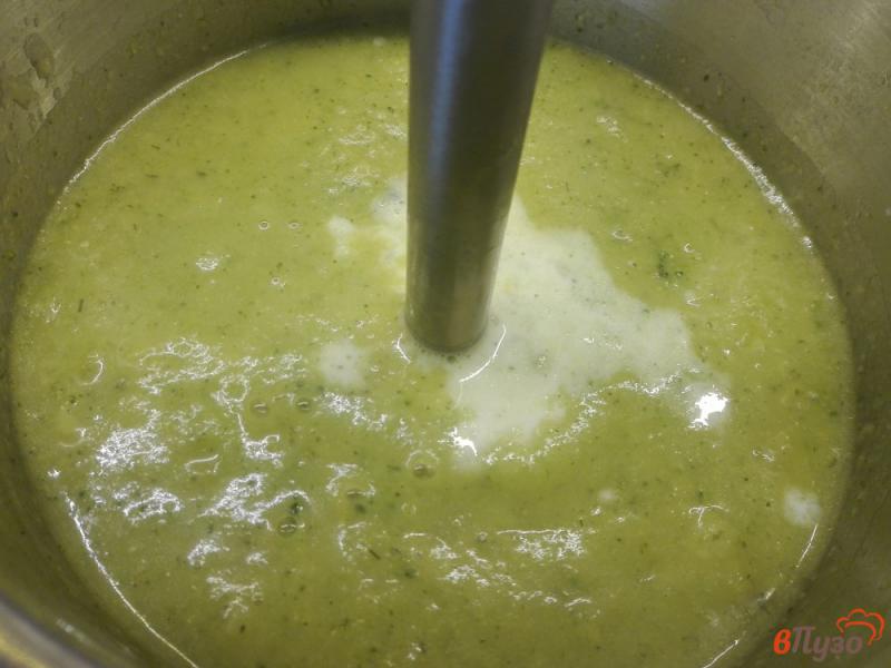 Фото приготовление рецепта: Крем-суп из брокколи с сухариками шаг №6