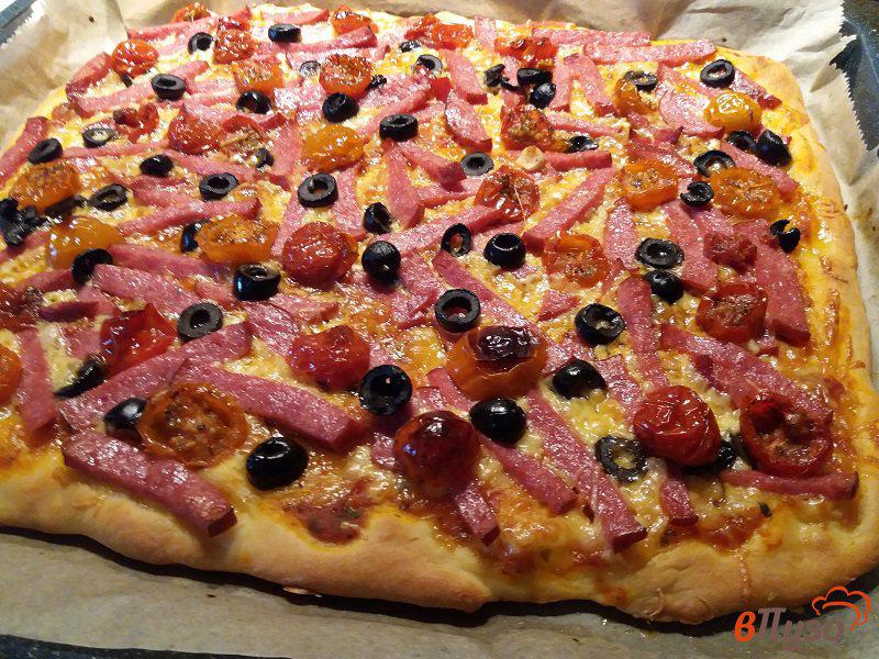 Фото приготовление рецепта: Пицца мясная с вялеными помидорами шаг №7