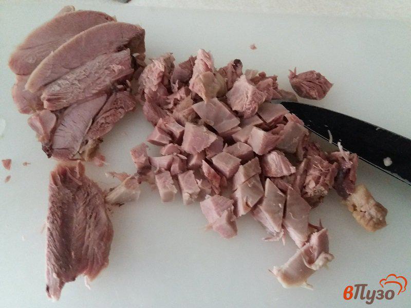 Фото приготовление рецепта: Салат мясной с пекинской капустой шаг №6