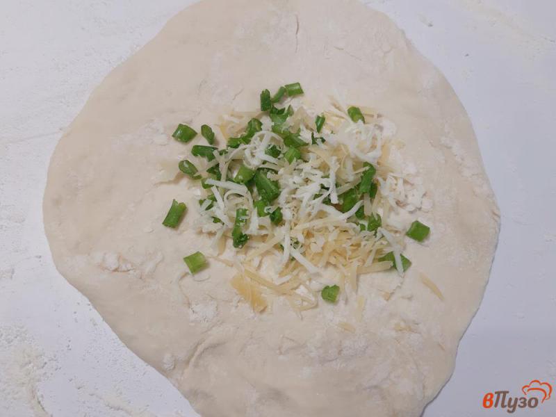 Фото приготовление рецепта: Хачапури с сыром и луком по грузински шаг №8