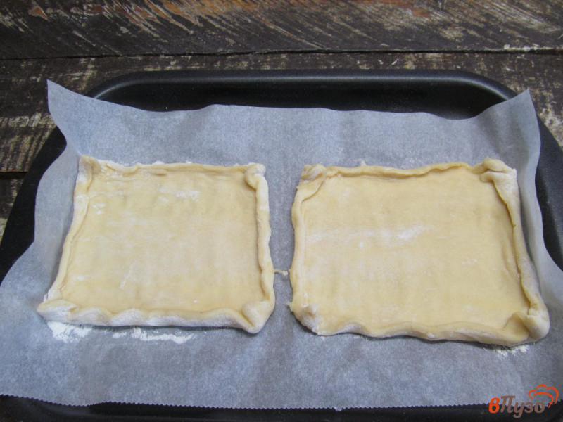 Фото приготовление рецепта: Луковые тарталетки с яйцом шаг №3