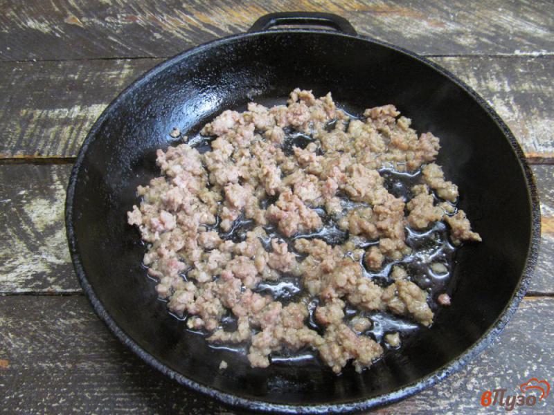 Фото приготовление рецепта: Паста с мясным фаршем и грибами шаг №2