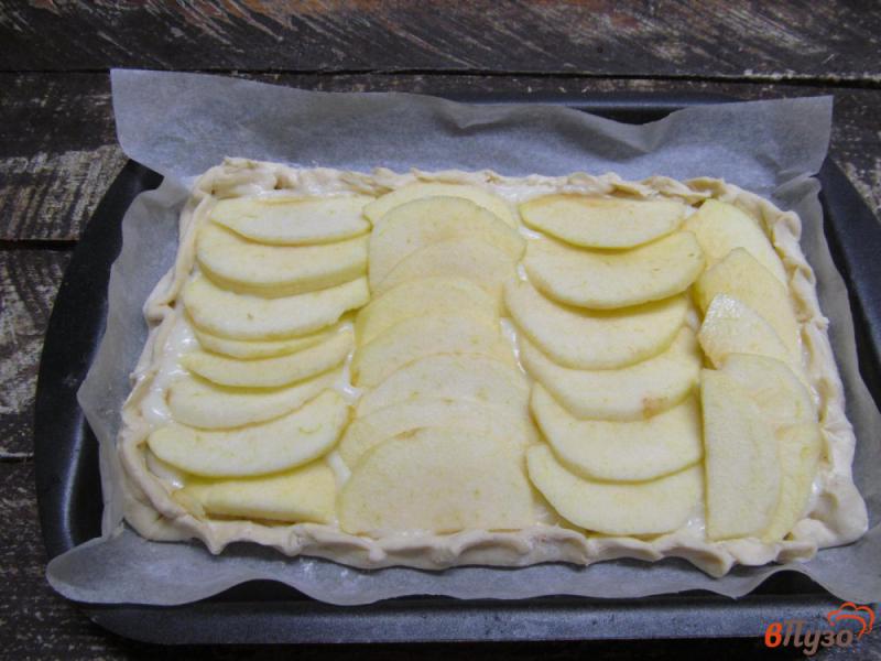 Фото приготовление рецепта: Сладкая пицца с яблоком шаг №7