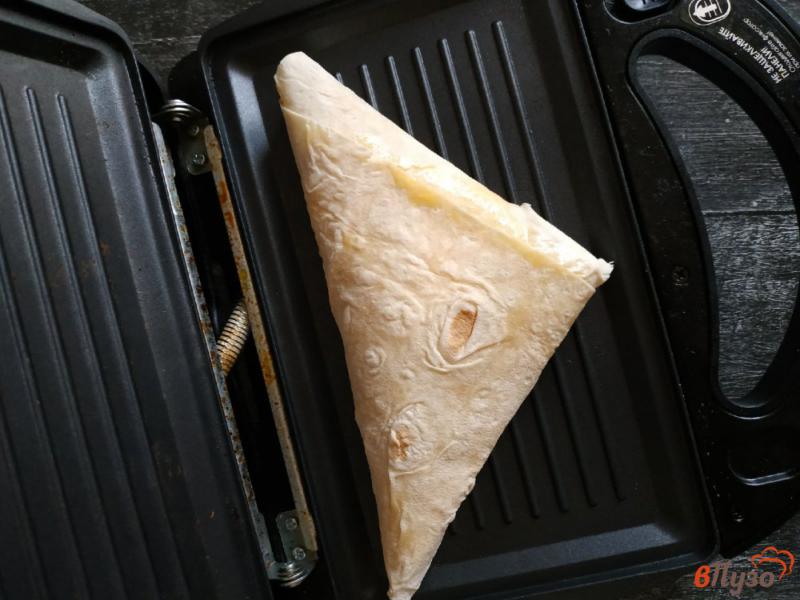 Фото приготовление рецепта: Конвертики с сыром и творогом шаг №6