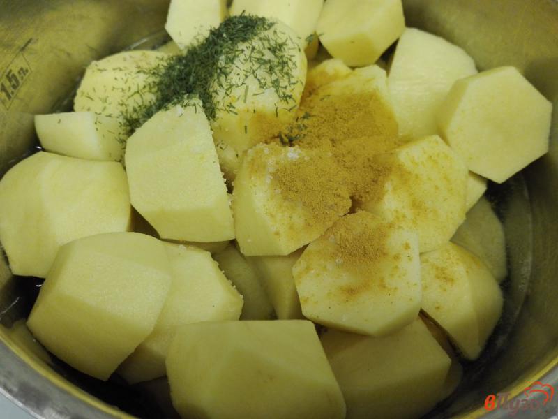 Фото приготовление рецепта: Овощной микс из картофеля и брокколи с кунжутом шаг №1