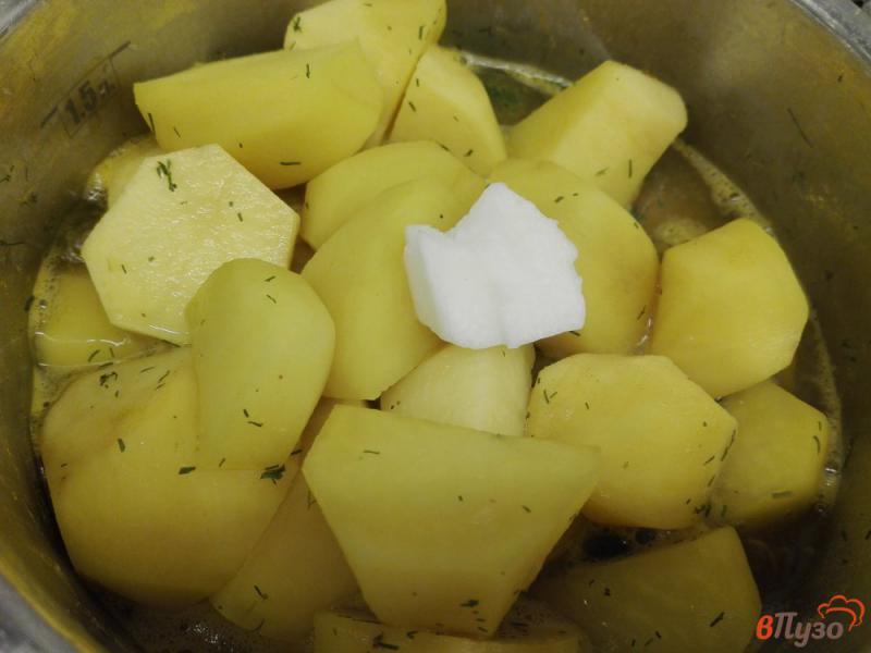 Фото приготовление рецепта: Овощной микс из картофеля и брокколи с кунжутом шаг №2