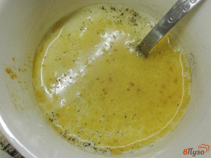 Фото приготовление рецепта: Омлет с помидором и зеленым луком в духовке шаг №2
