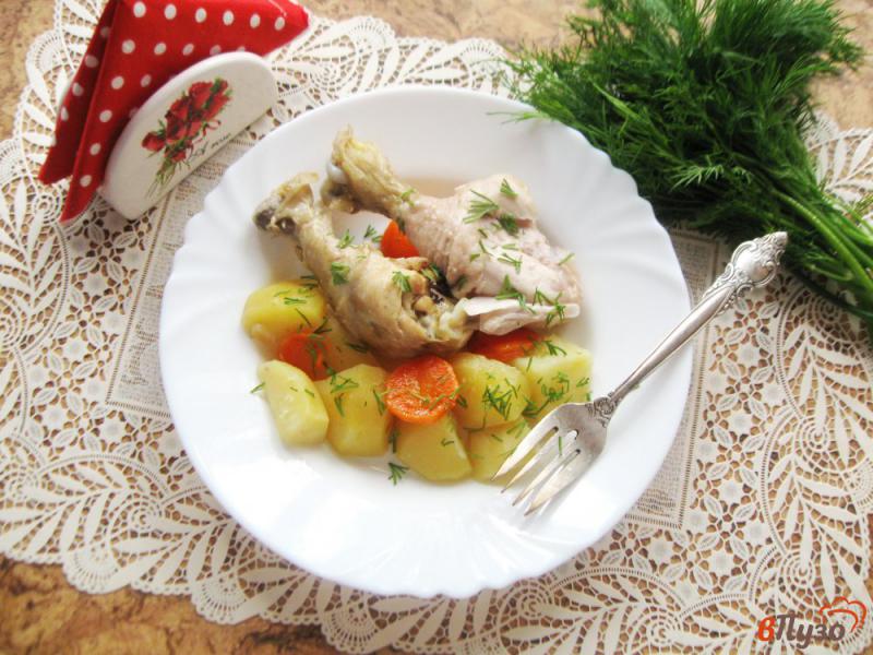 Фото приготовление рецепта: Курица с картофелем в банке в духовке шаг №7