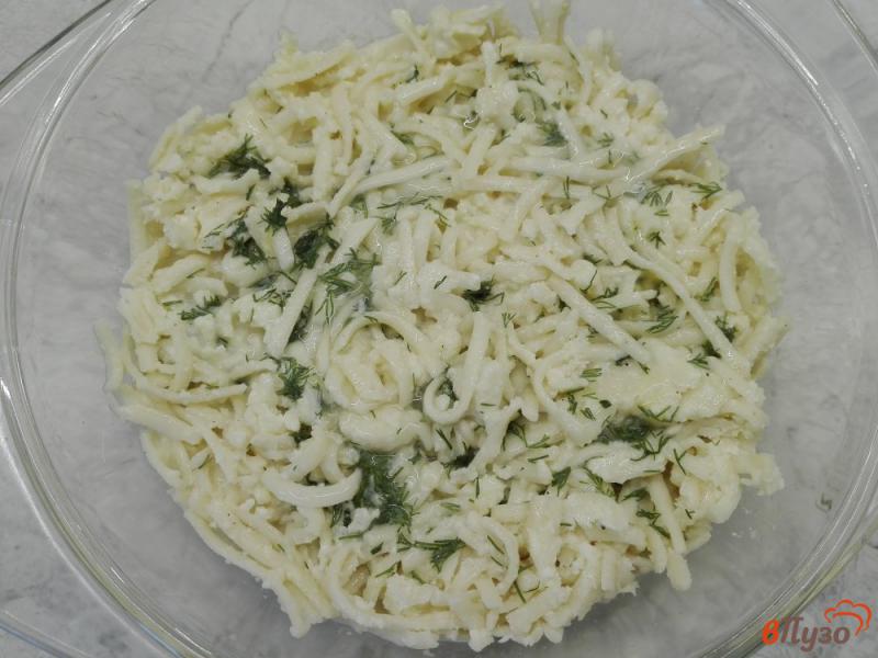 Фото приготовление рецепта: Запеканка из макарон с сыром и укропом шаг №4