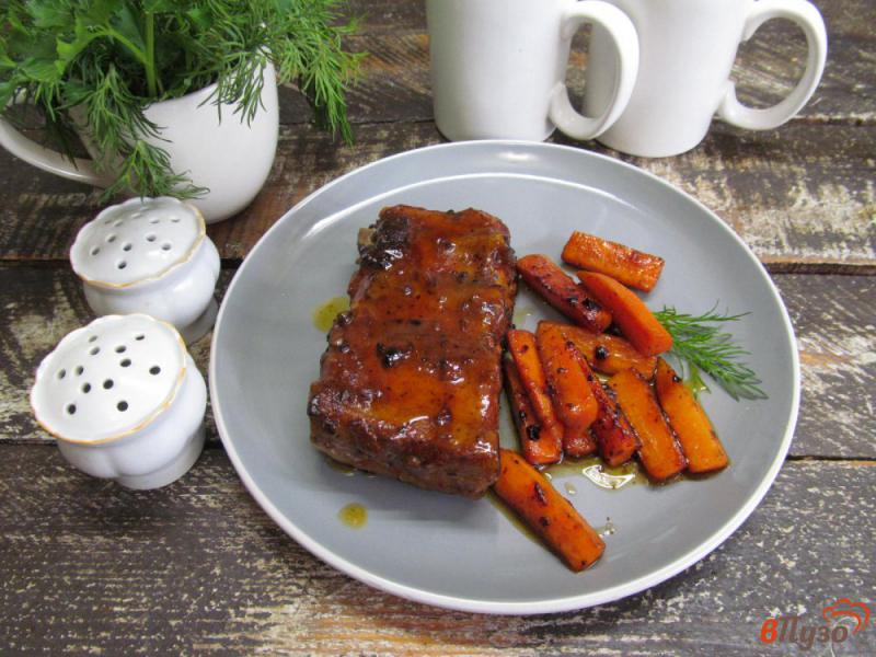 Фото приготовление рецепта: Тушеные свиные ребра с морковью шаг №10