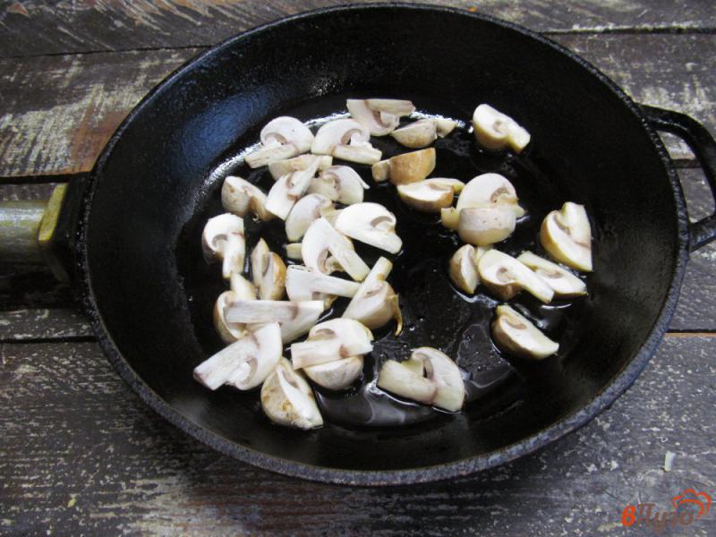 Фото приготовление рецепта: Салат с грибами сыром и морковью шаг №1