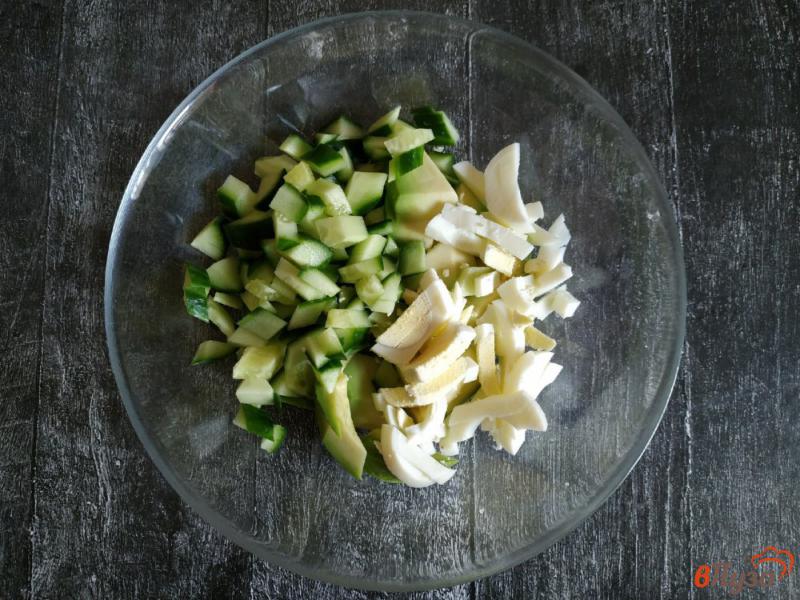 Фото приготовление рецепта: Салат из авокадо и яйца шаг №4