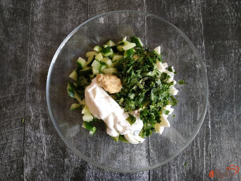 Фото приготовление рецепта: Салат из авокадо и яйца шаг №5