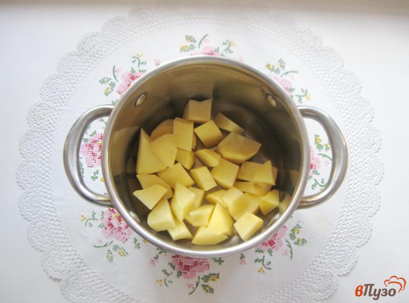 Фото приготовление рецепта: Куриный суп с вермишелью и яйцом шаг №1