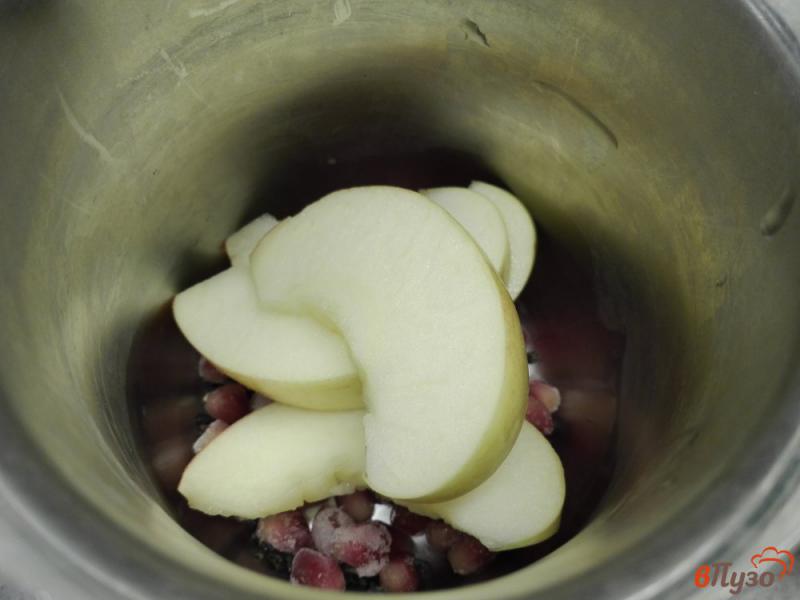 Фото приготовление рецепта: Чай с яблоком, гранатом, корицей и медом шаг №2