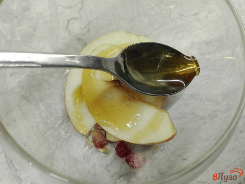 Фото приготовление рецепта: Чай с яблоком, гранатом, корицей и медом шаг №5