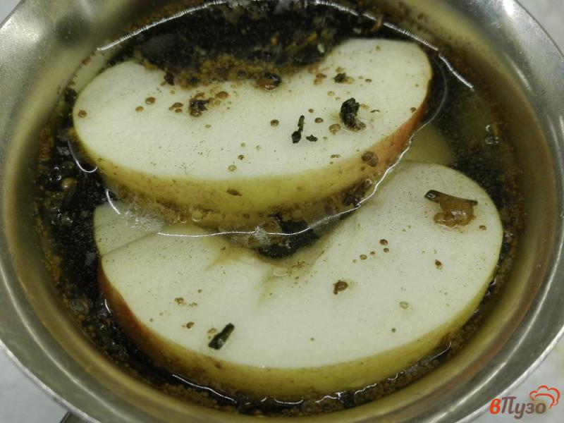 Фото приготовление рецепта: Чай с яблоком, гранатом, корицей и медом шаг №4