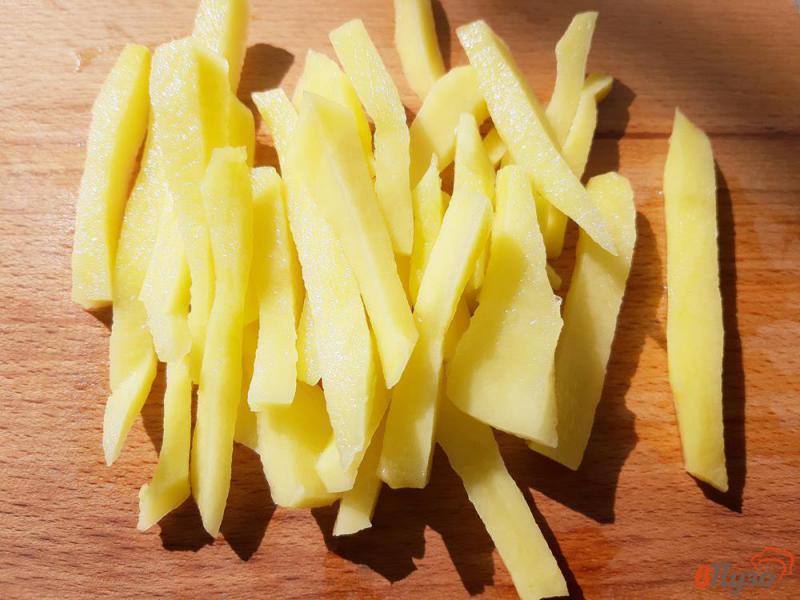 Фото приготовление рецепта: Картофель фри с копченой паприкой шаг №1