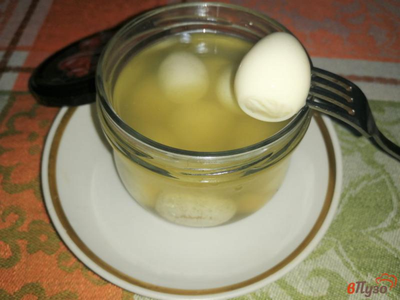 Фото приготовление рецепта: Маринованные перепелиные яйца шаг №10