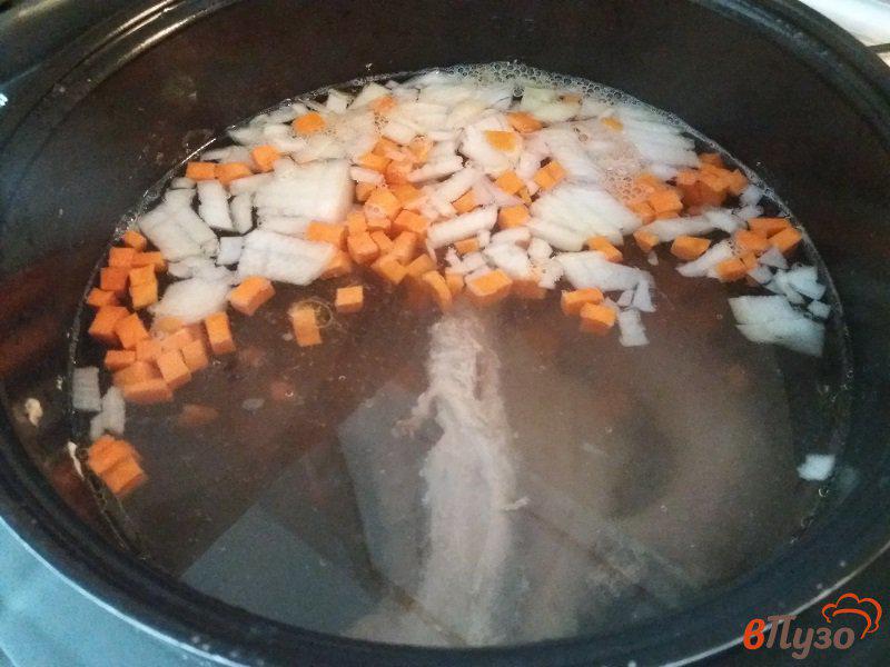 Фото приготовление рецепта: Куриный суп с клецками шаг №3