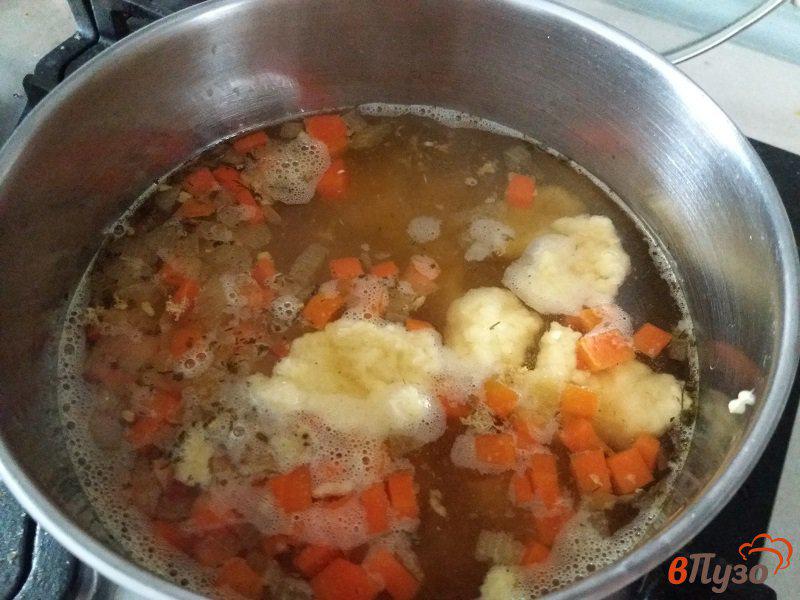 Фото приготовление рецепта: Куриный суп с клецками шаг №10