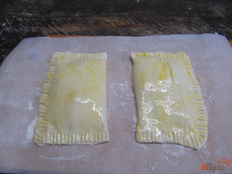 Фото приготовление рецепта: Пирожки из слоеного теста с вишней шаг №8