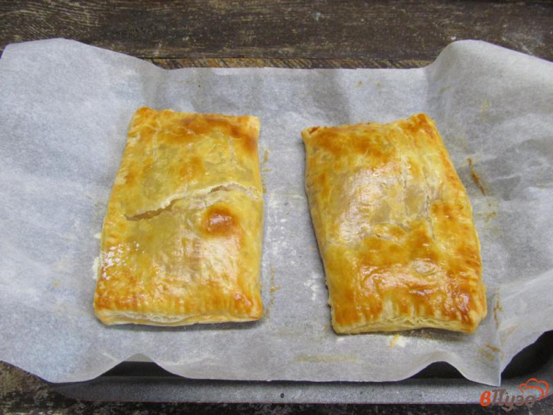 Фото приготовление рецепта: Пирожки из слоеного теста с вишней шаг №9