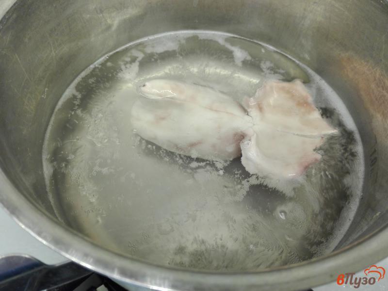 Фото приготовление рецепта: Салат с кальмарами шаг №2