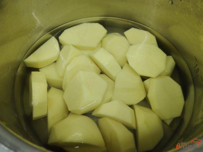 Фото приготовление рецепта: Картофельные рулетики с фаршем и сыром шаг №1
