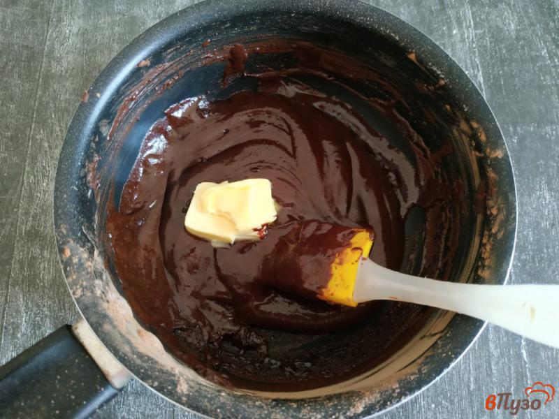 Фото приготовление рецепта: Шоколадная глазурь из какао-порошка шаг №4