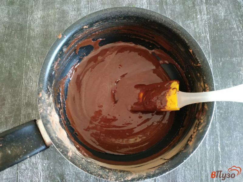 Фото приготовление рецепта: Шоколадная глазурь из какао-порошка шаг №3