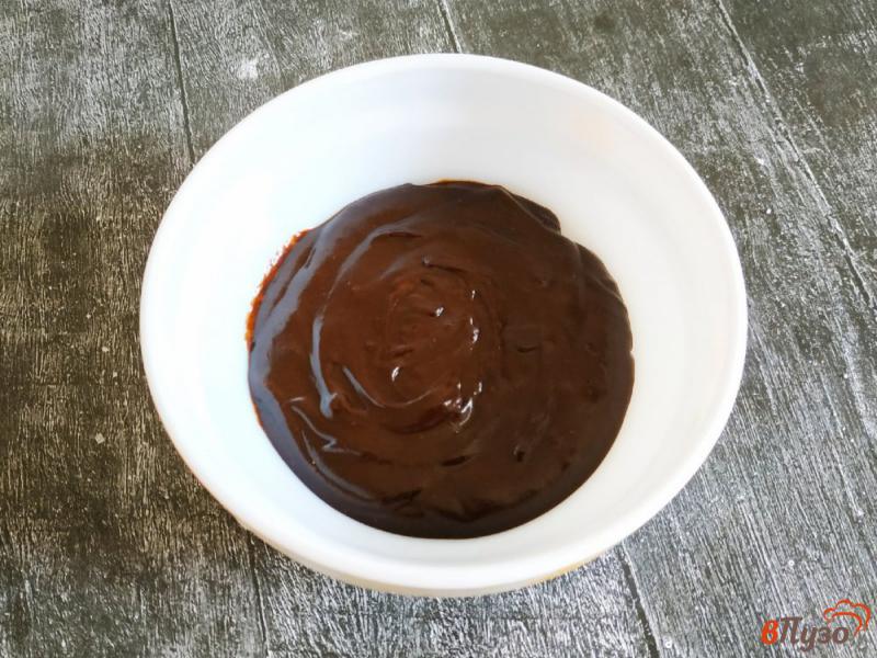 Фото приготовление рецепта: Шоколадная глазурь из какао-порошка шаг №5